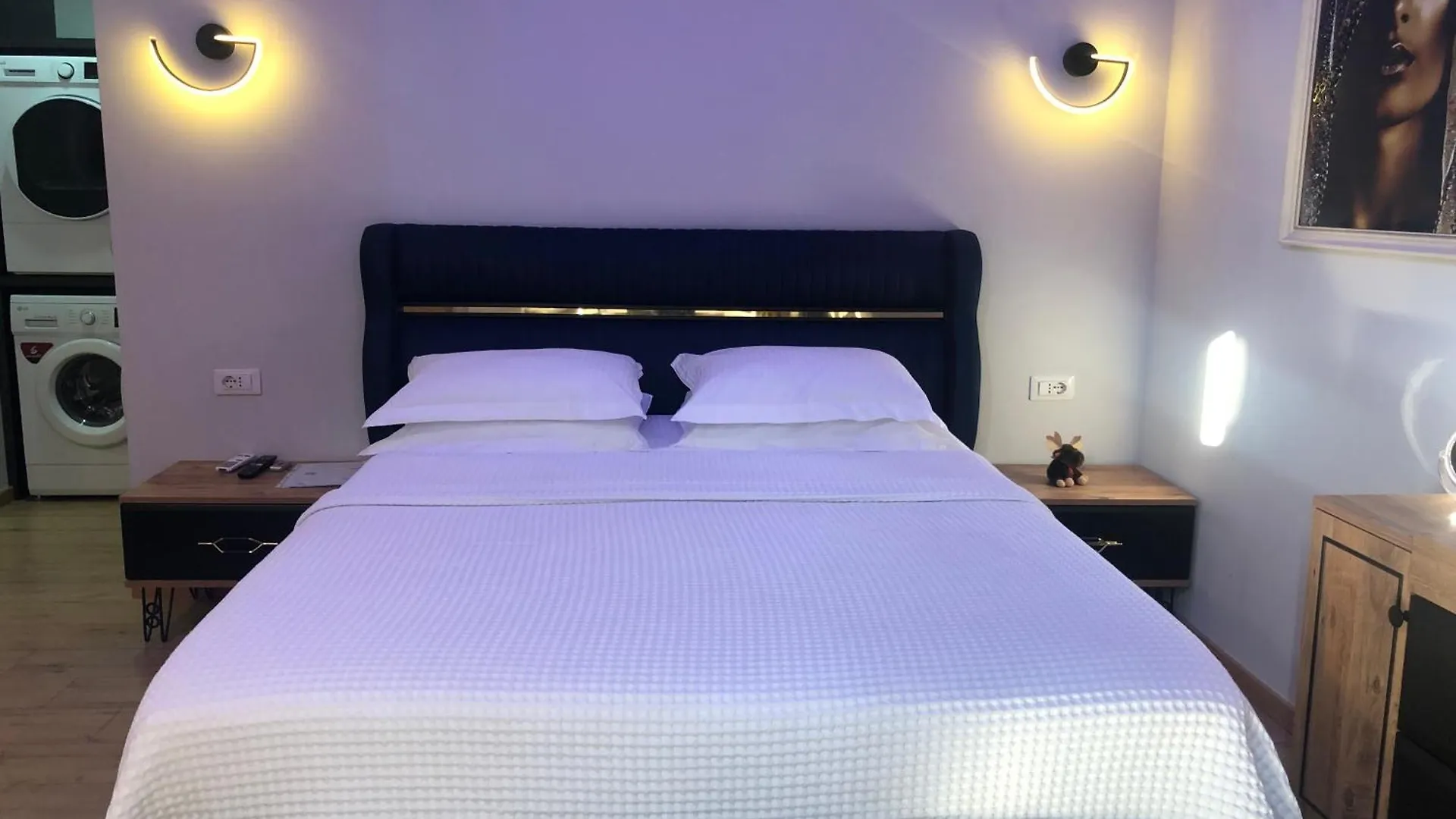 Deluxe Apartment In City Center Tirana Albanien