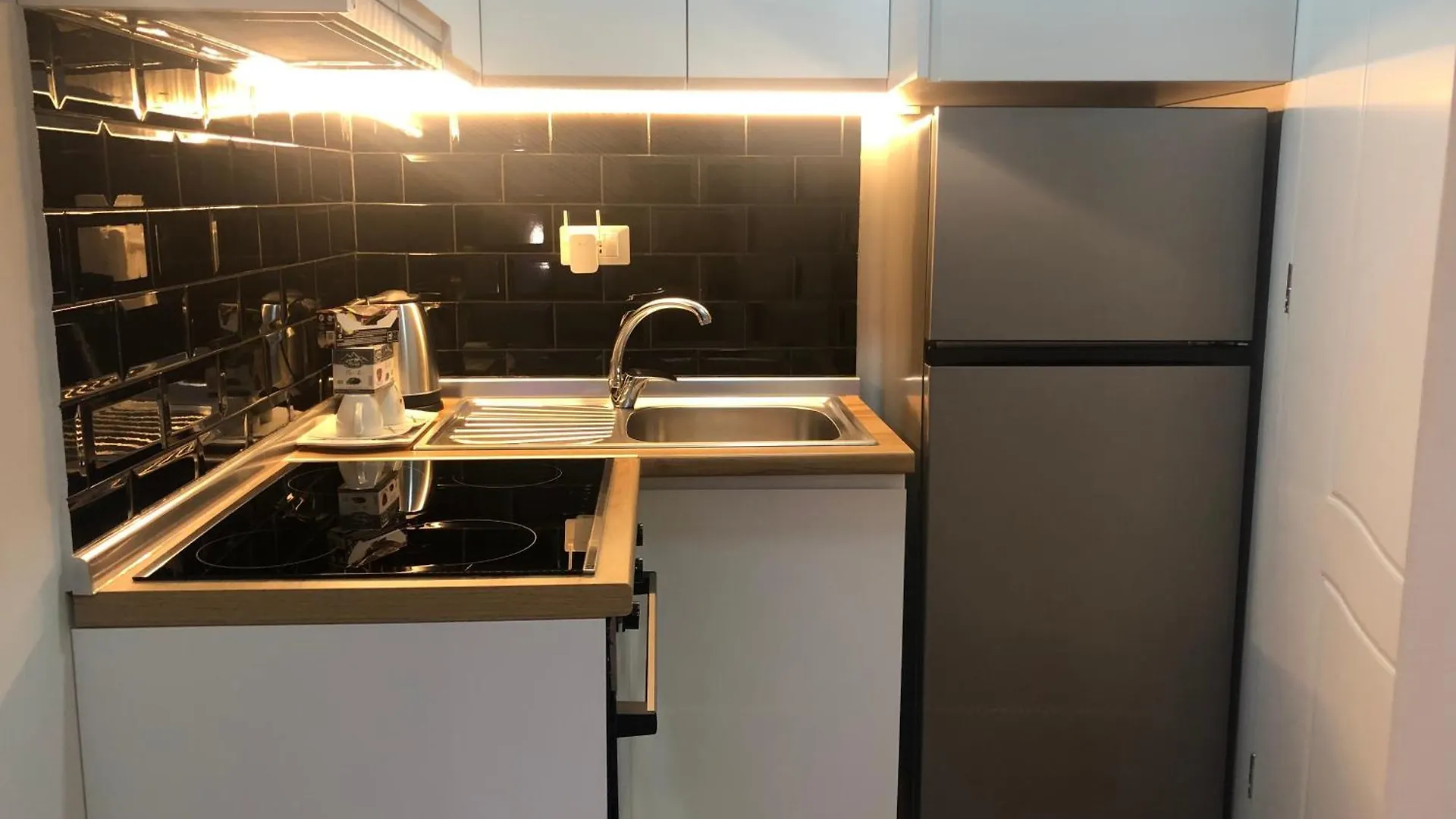 Deluxe Apartment In City Center Tirana