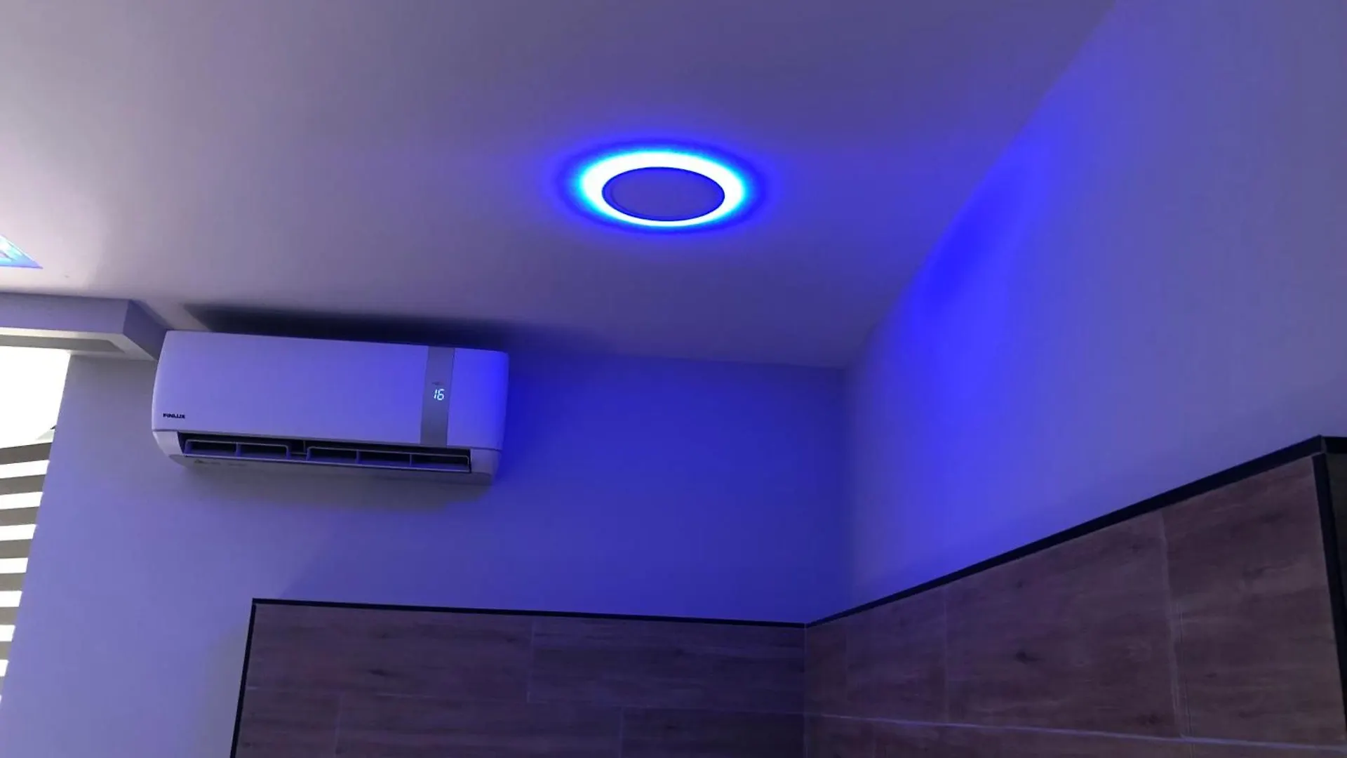 Deluxe Apartment In City Center Tiran