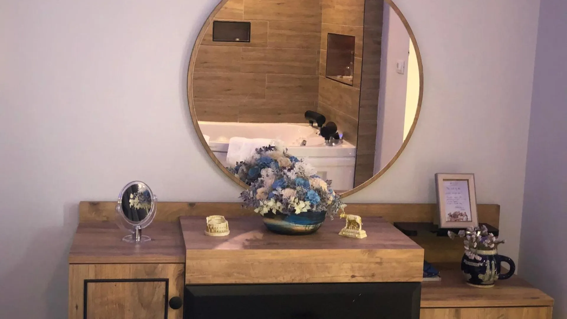 Deluxe Apartment In City Center Tirana