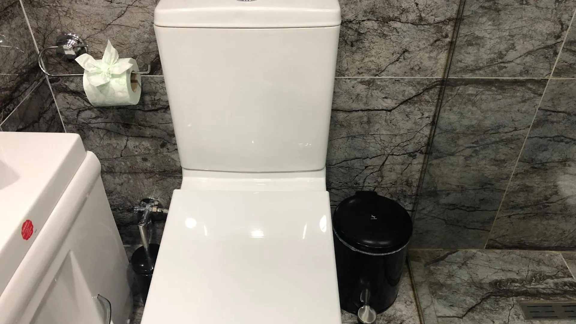 Deluxe Apartment In City Center Tirana